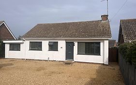 Pet-Friendly - 2 Bedrooms Bungalow Hot Tub Parking